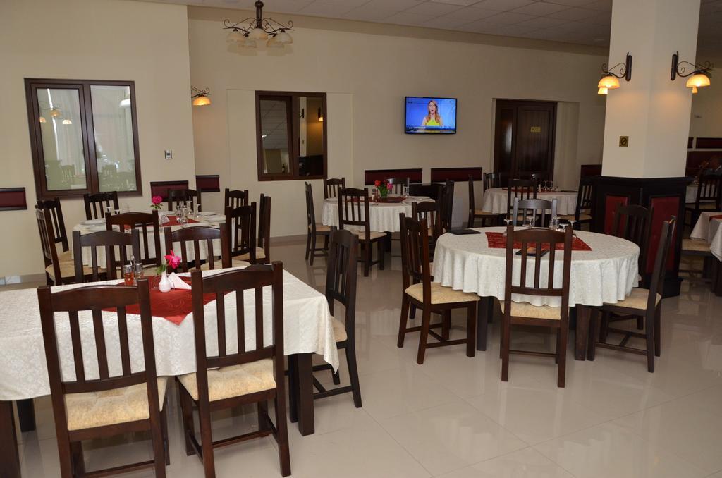 Hotel Restaurant La Conac Botiz Exterior foto